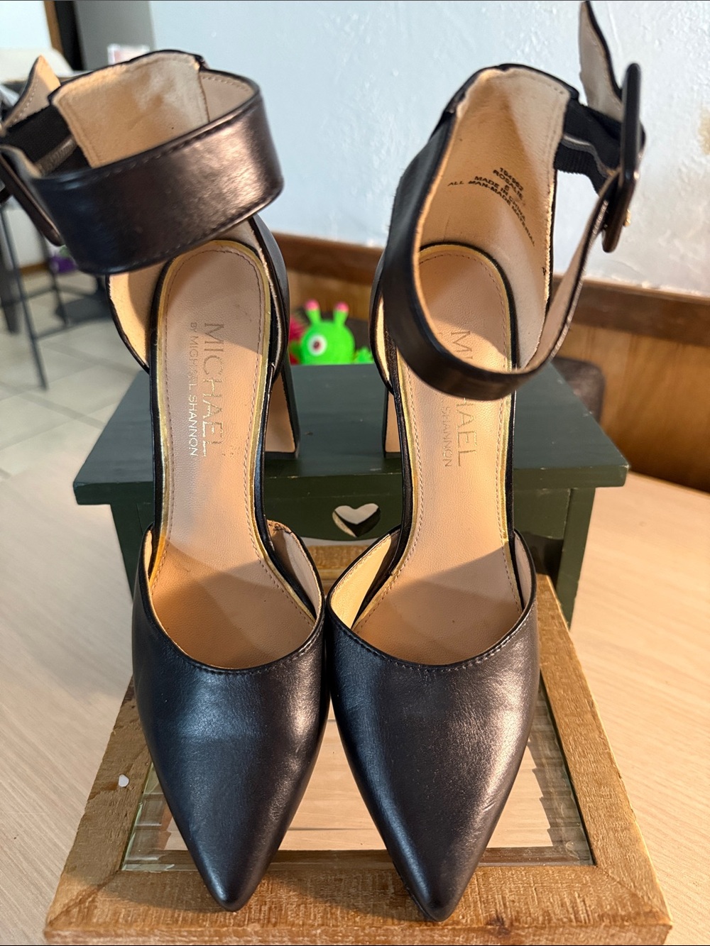 Michael Michael Shannon Black Pointed-Toe Ankle-Strap Pumps